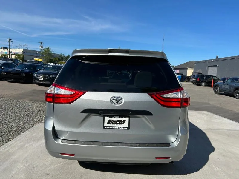 Used 2019 Silver Toyota L Minivan 4D image 9