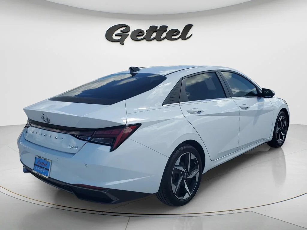 Used 2021 White Hyundai Limited image 5