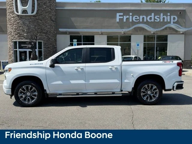Used 2025 White Chevrolet RST image 9