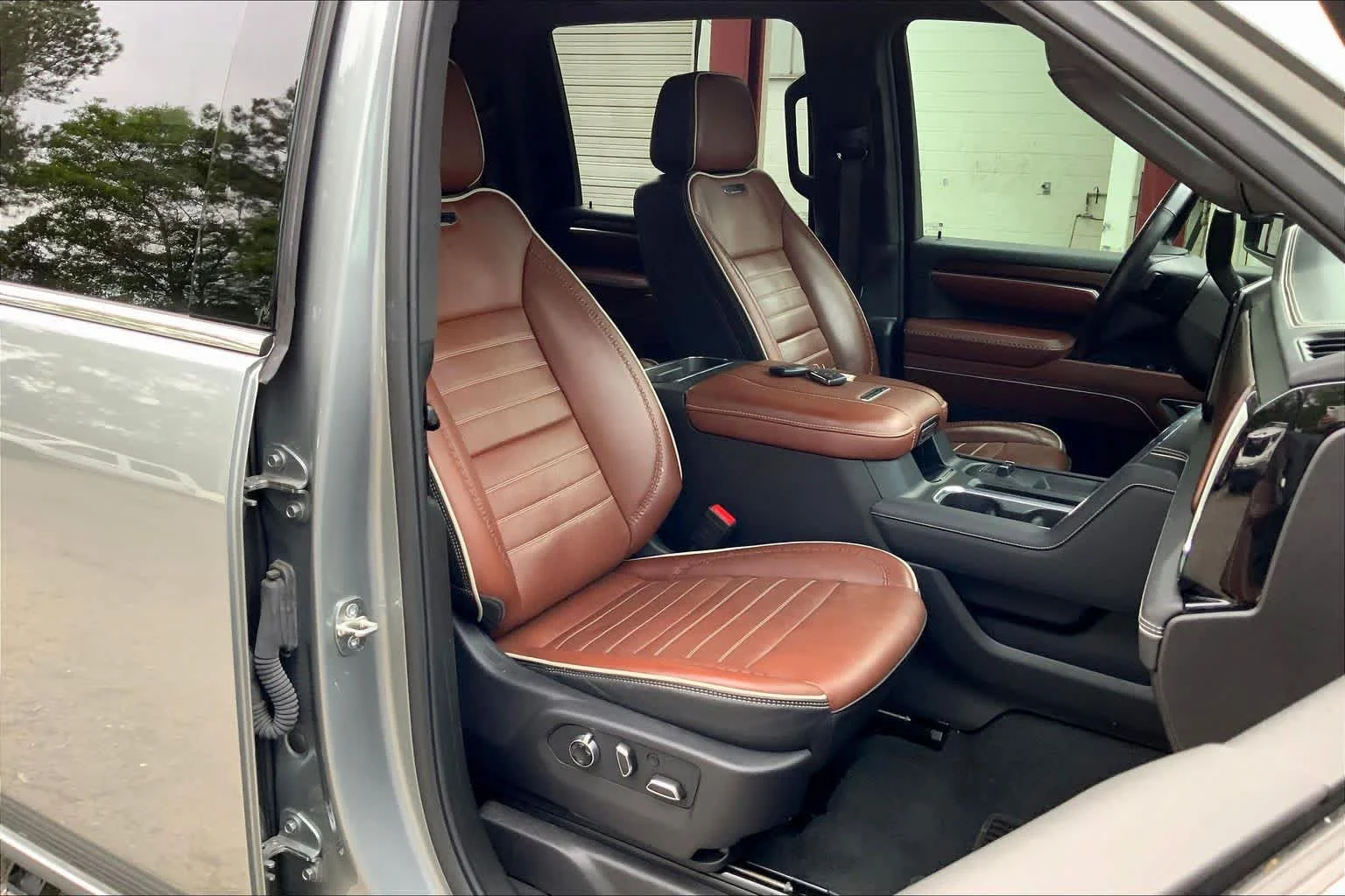 Used 2024 Sterling Metallic GMC Denali Ultimate image 14