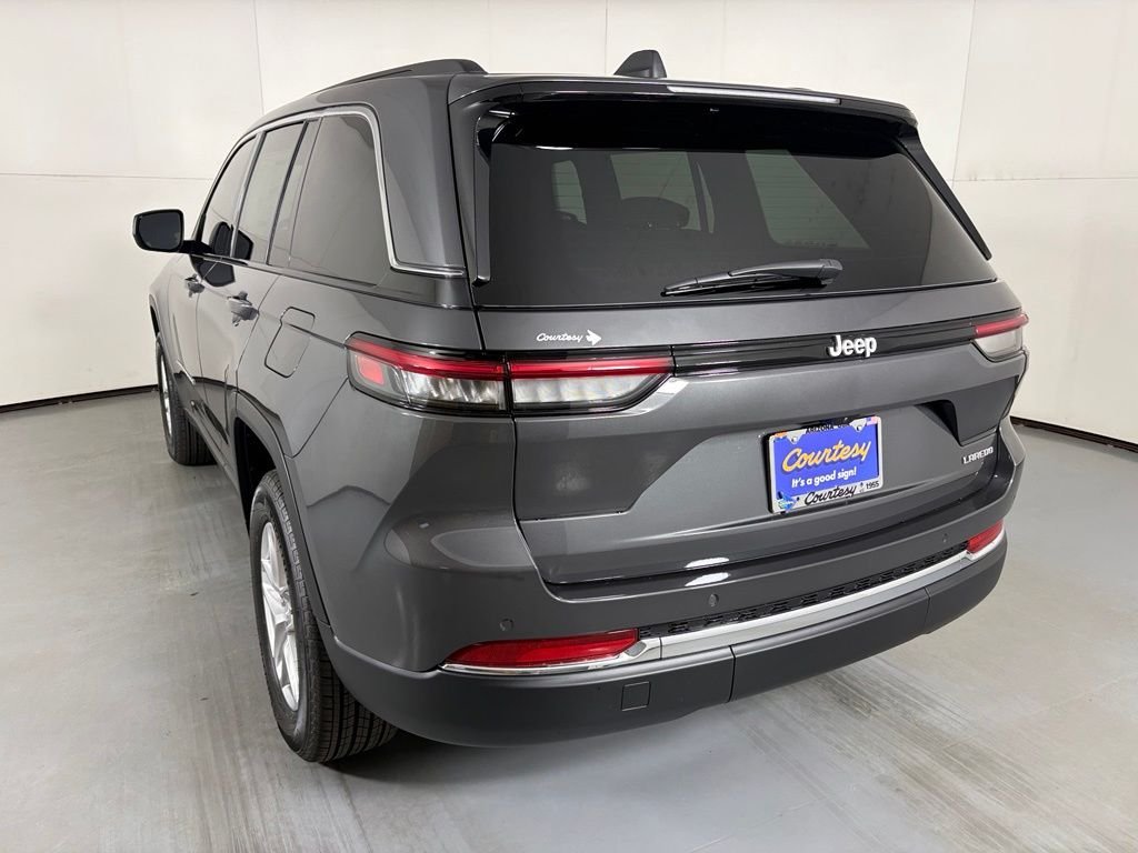 New 2026 Baltic Gray Metallic Clear-Coat Exterior Paint Jeep Laredo image 6