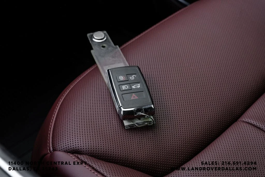 New 2026 Fuji White Land Rover SE image 60