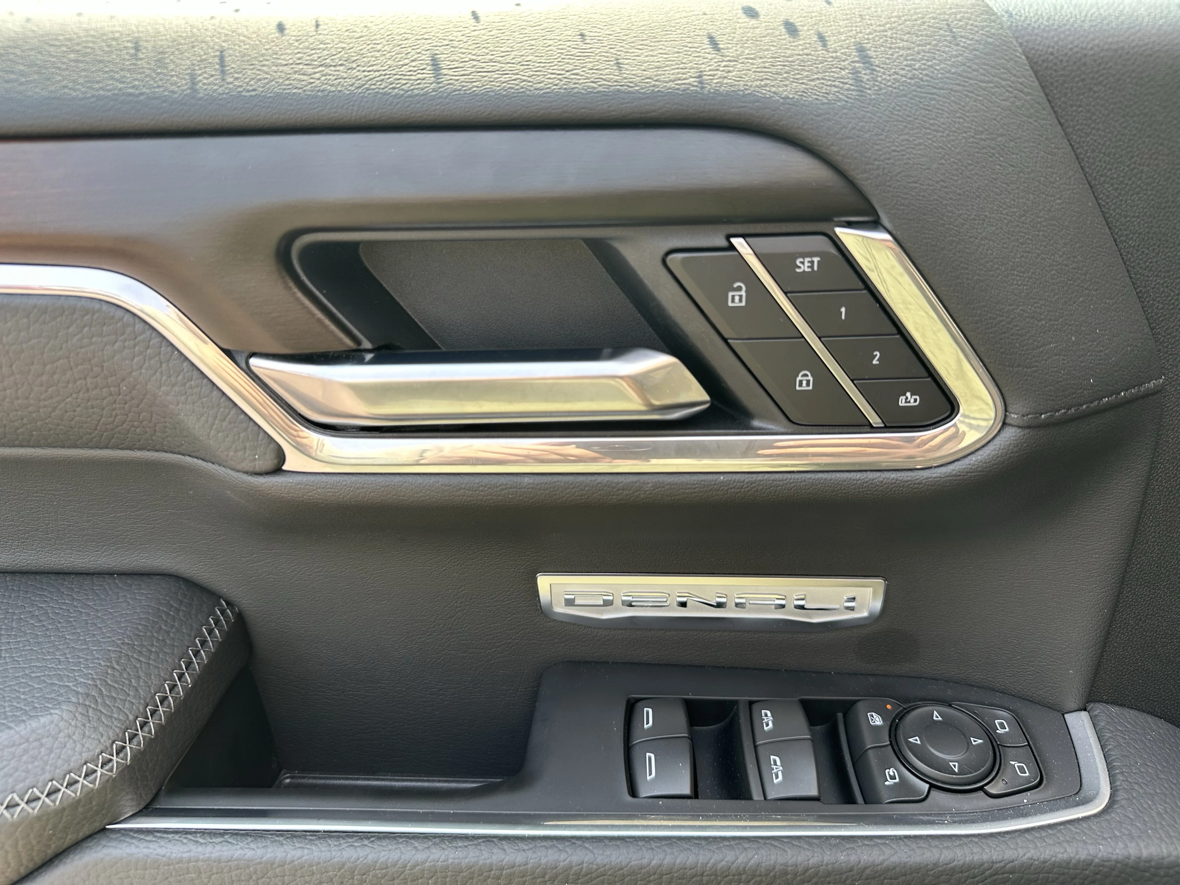 Certified Used 2025  GMC Denali image 9