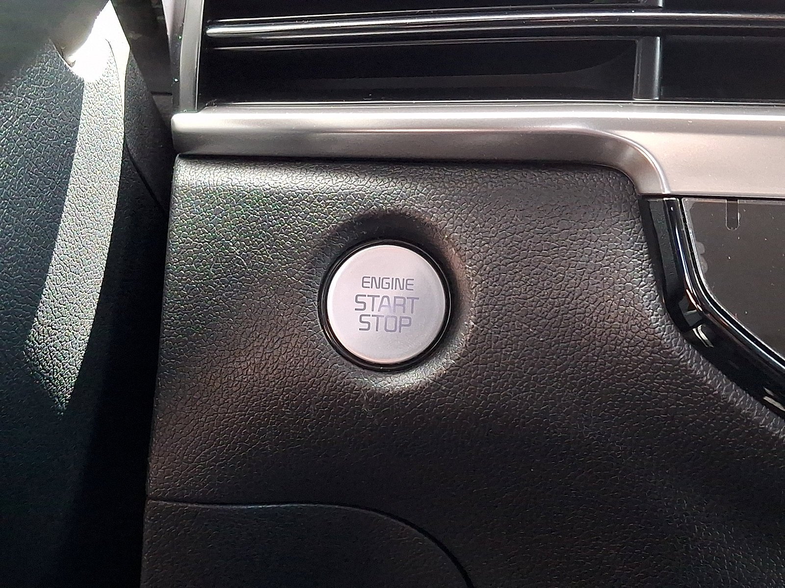 Used 2024 Dawning Red Kia LX image 21