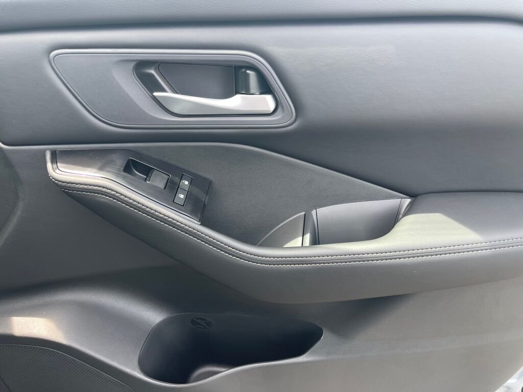 New 2026 Boulder Gray Pearl Nissan SV image 23