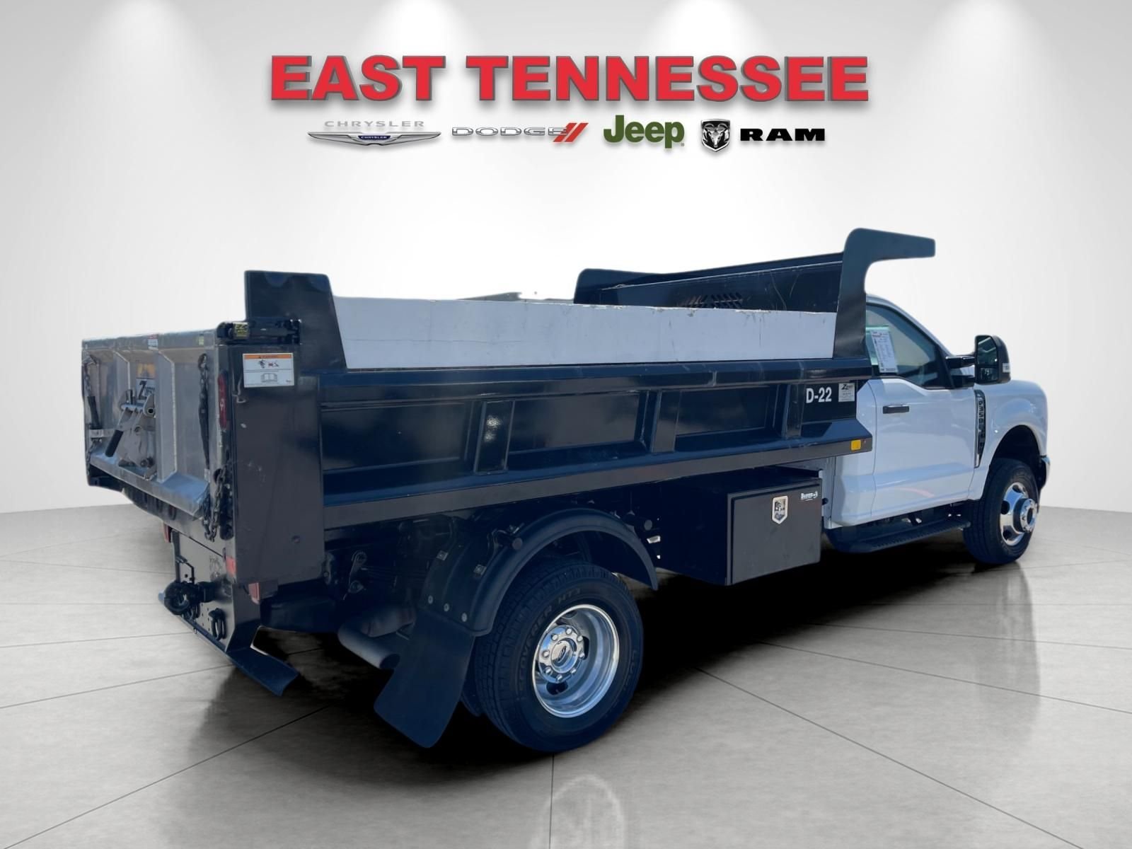 Used 2023 White Ford XL image 3