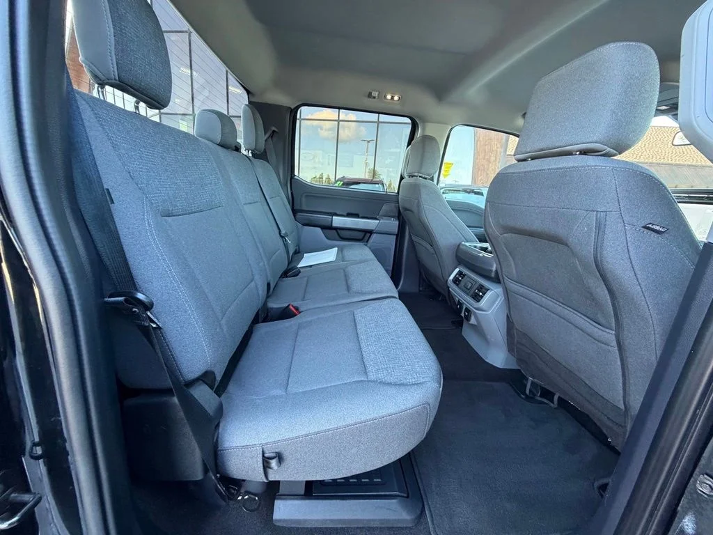 Used 2024 Black Ford XLT image 46