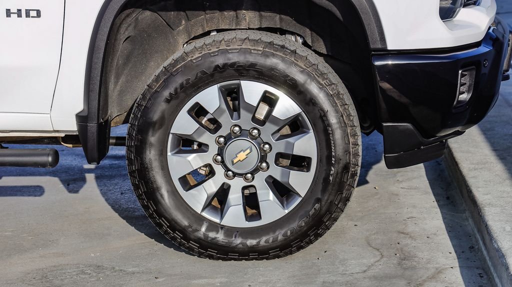 Used 2025 Summit White Chevrolet Custom image 11