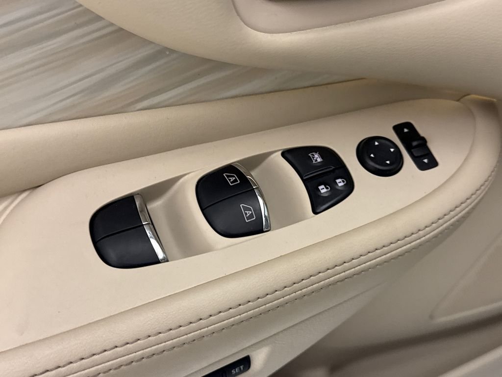 Used 2017 Pearl White Nissan SL image 21