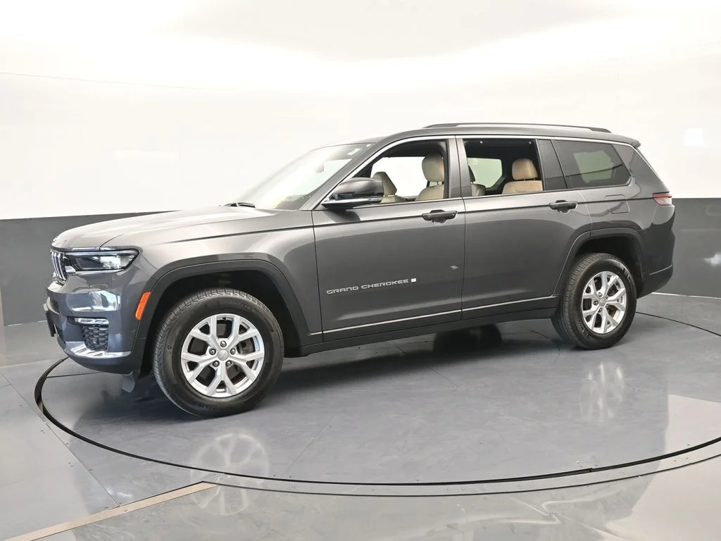 Used 2023 Baltic Gray Metallic Clearcoat Jeep Limited image 2