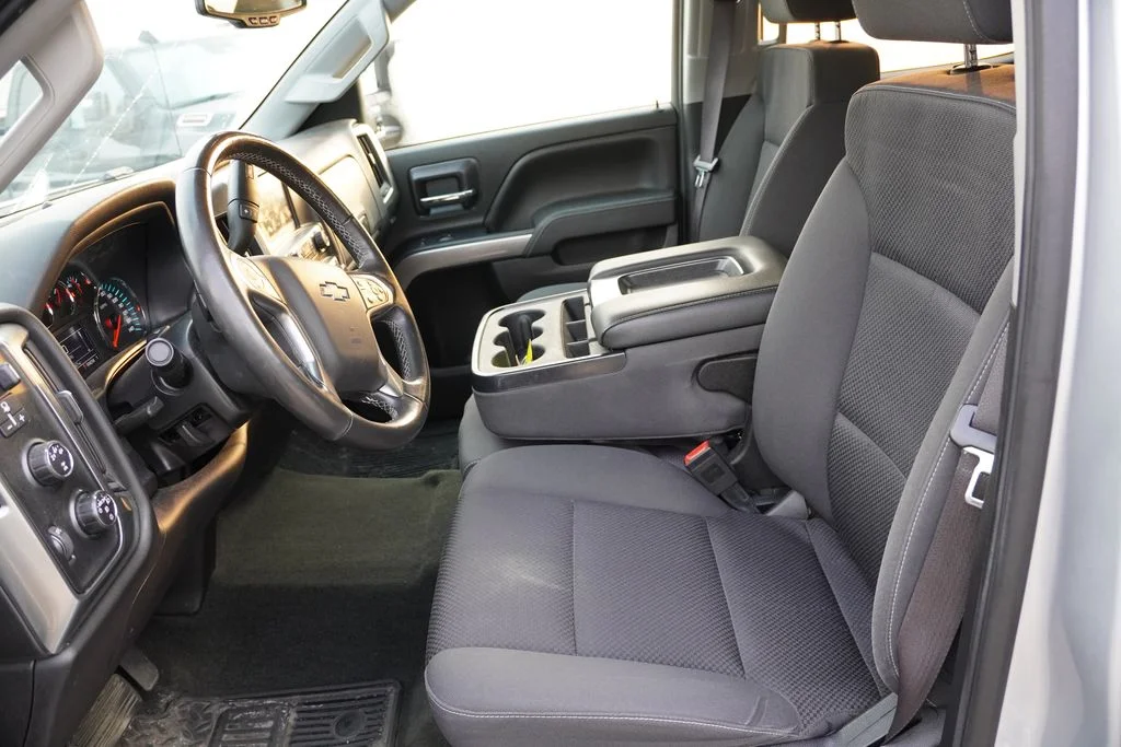 Used 2016 Silver Ice Metallic Chevrolet LT image 4