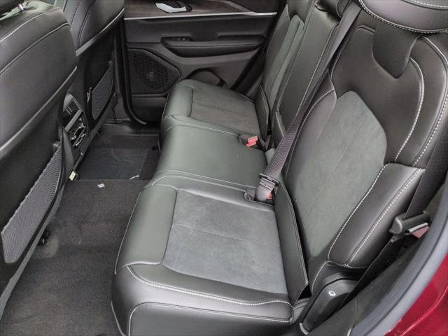 New 2026 Velvet Red Pearl-Coat Exterior Paint Jeep Altitude image 11