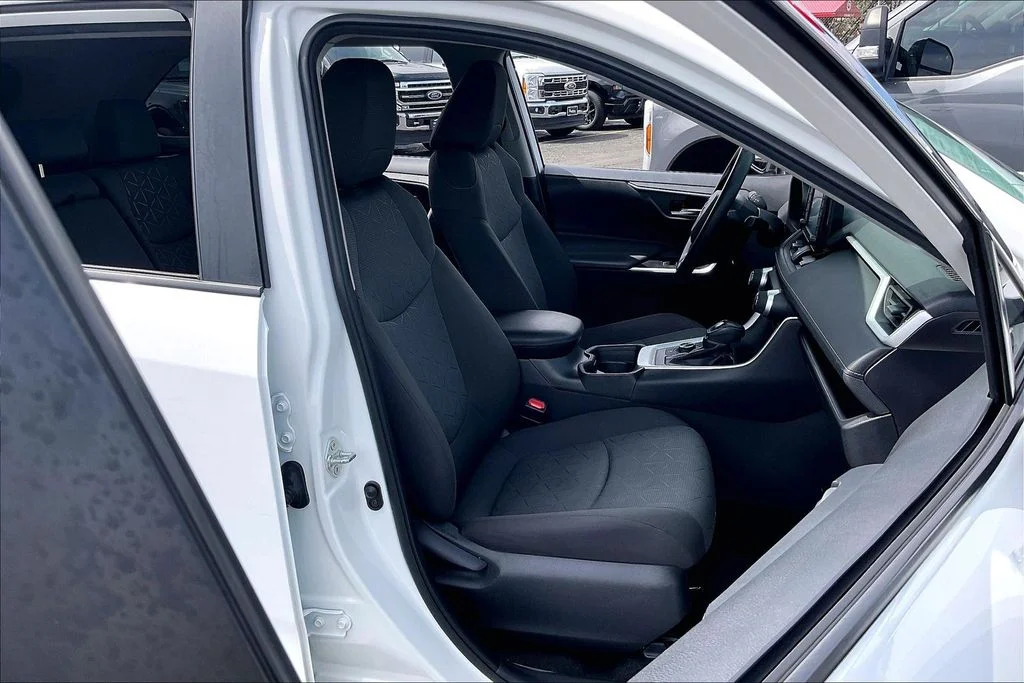 Used 2021 White Toyota XLE image 6