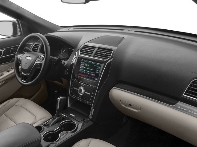 Used 2016  Ford Limited image 15