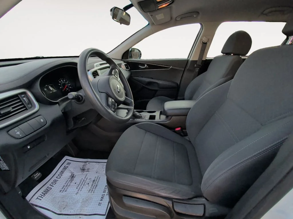 Used 2018 White Kia LX image 10