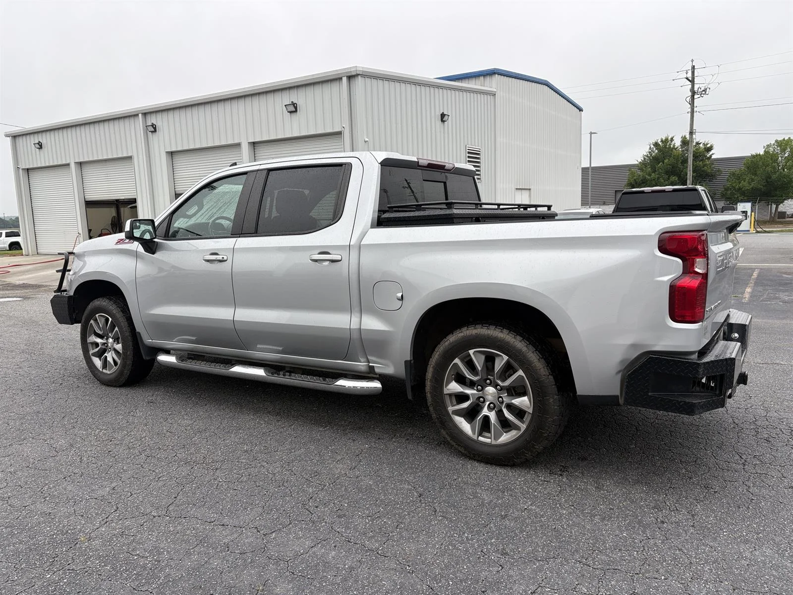 Used 2020 SILVER ICE METALLIC Chevrolet LT image 4