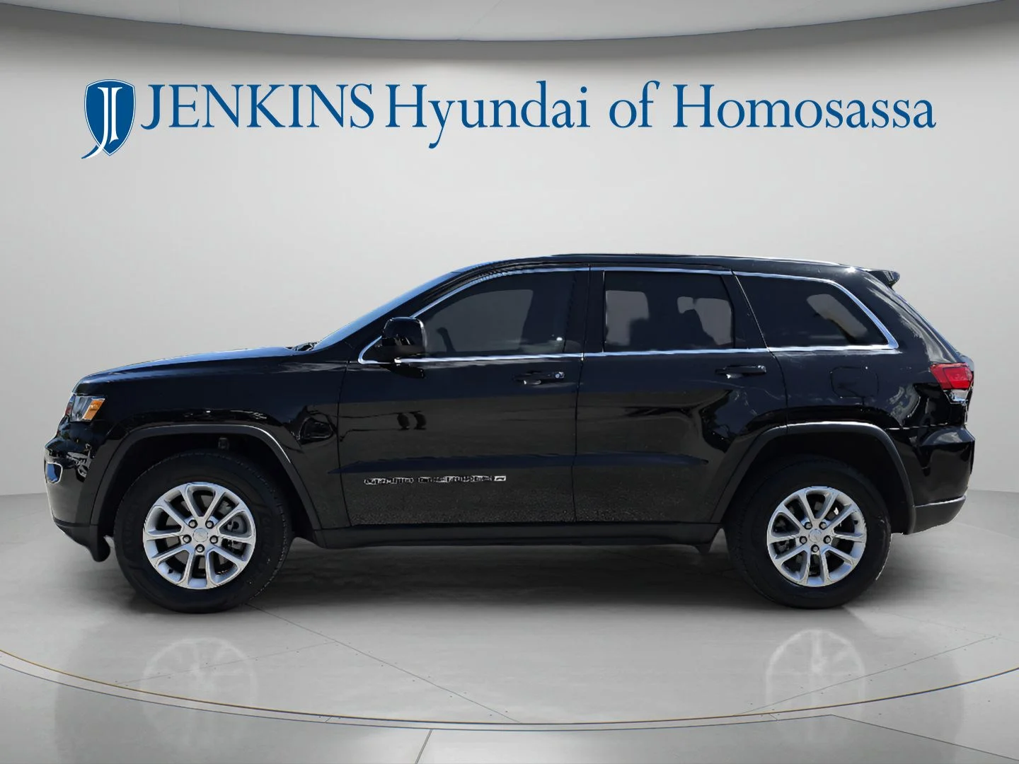 Used 2022 Black Jeep Laredo X image 9