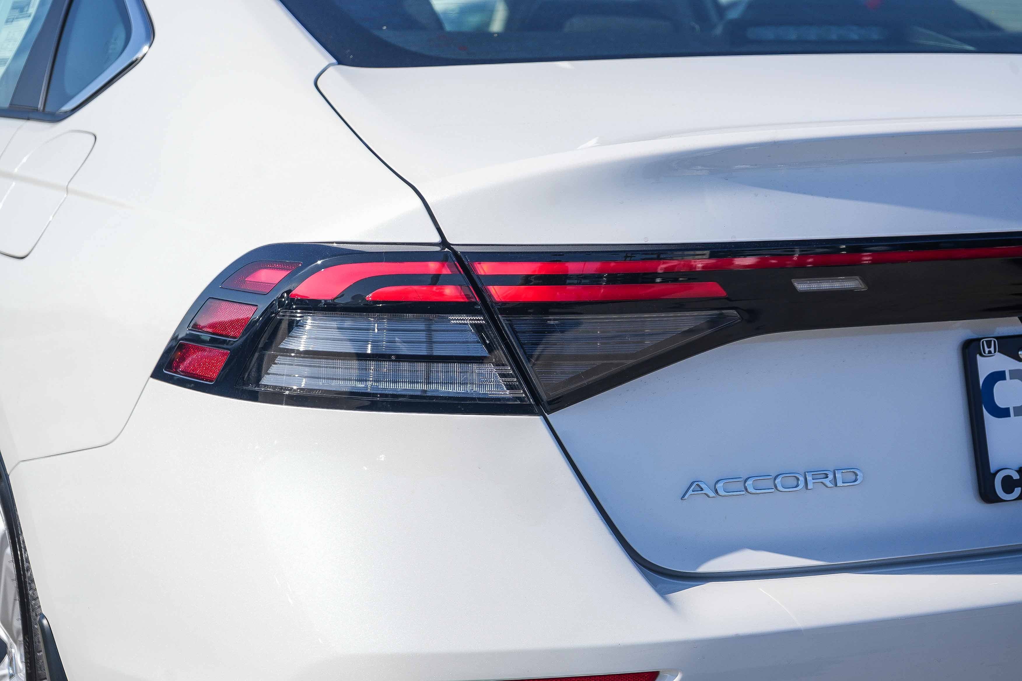 New 2026 Platinum White Pearl Honda LX image 9