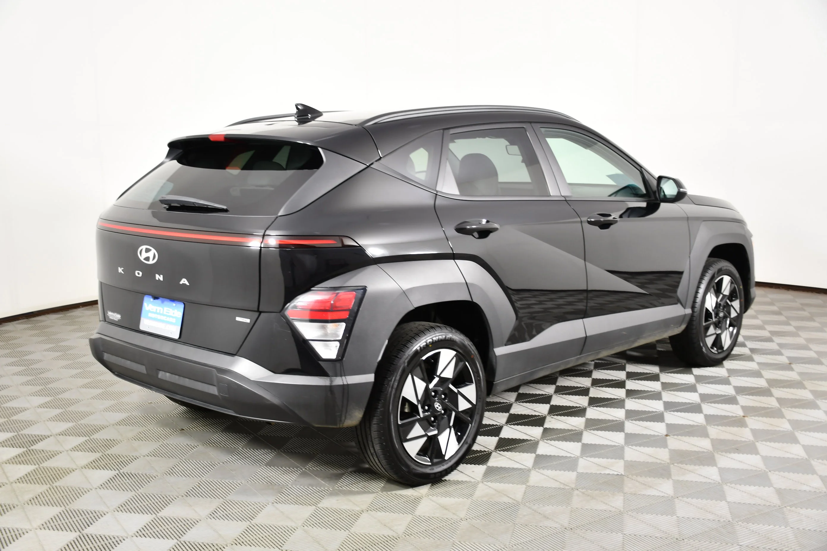 Used 2025 Abyss Black Pearl Hyundai SEL image 6