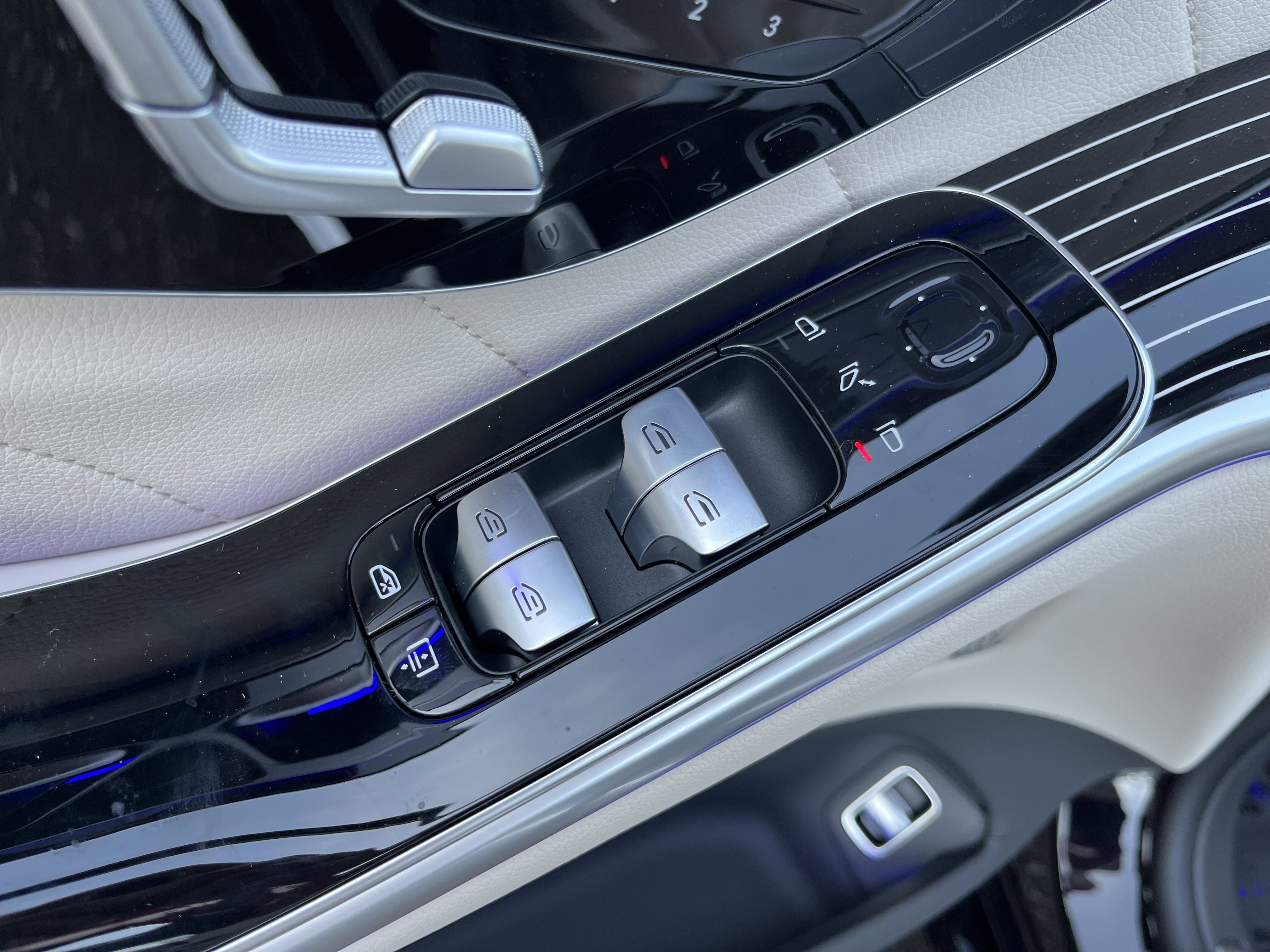 New 2026 Black Mercedes-Benz S 580e image 15