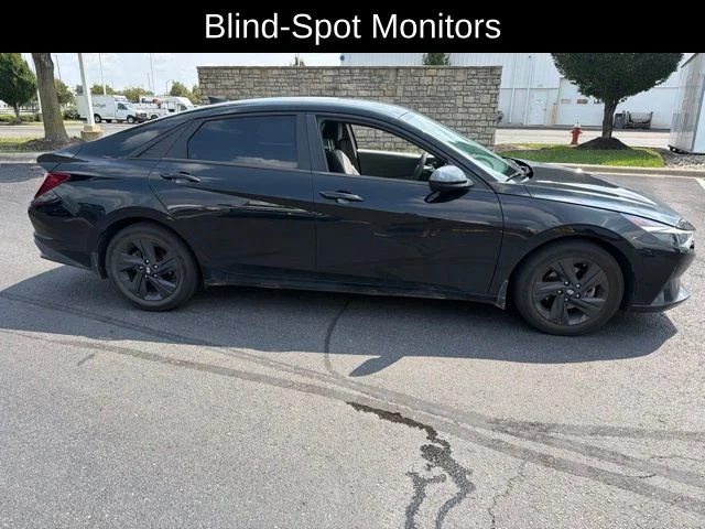 Used 2022 Black Hyundai SEL image 3