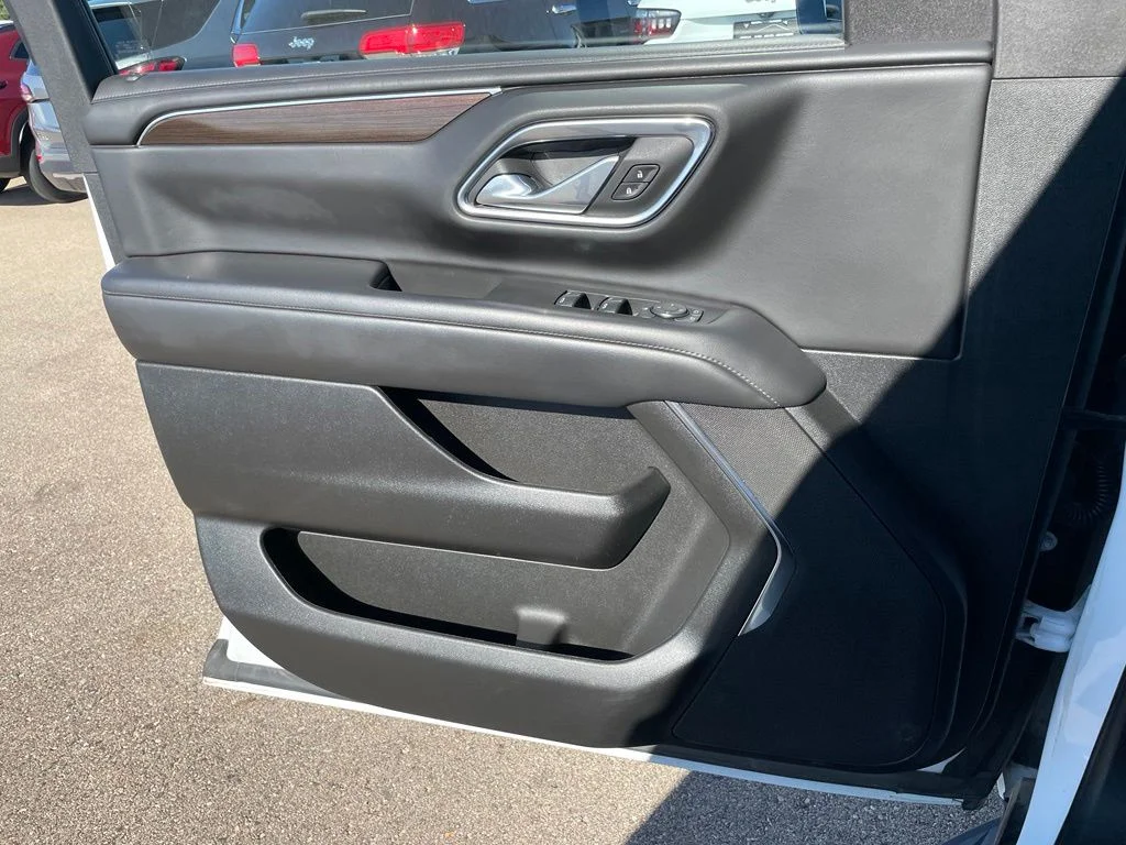 Used 2024 White GMC SLE image 43