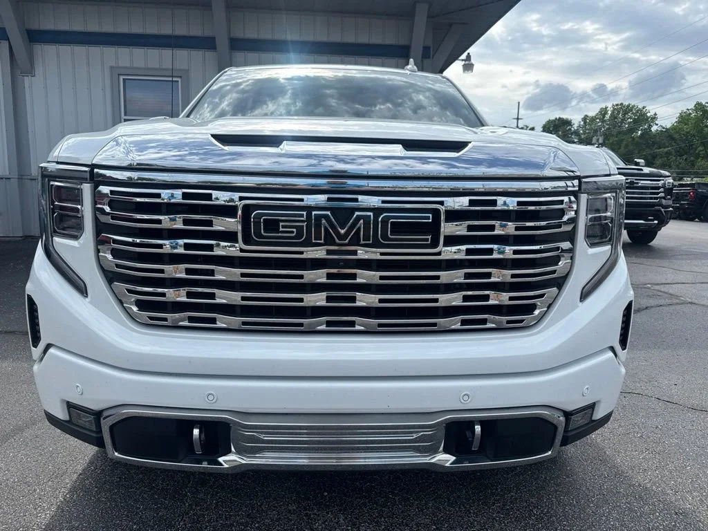Used 2024 Summit White GMC Denali image 2