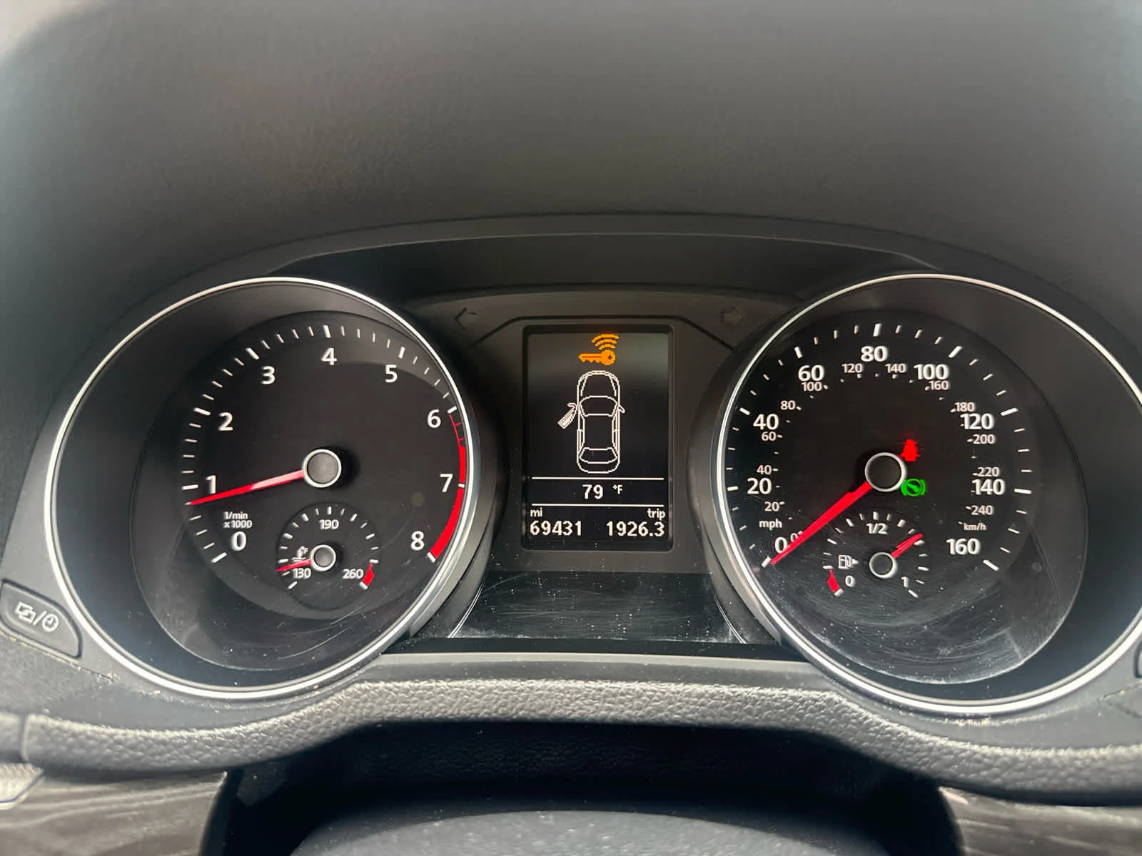 Used 2018 Reflex Silver Metallic Volkswagen 2.0T SE image 9