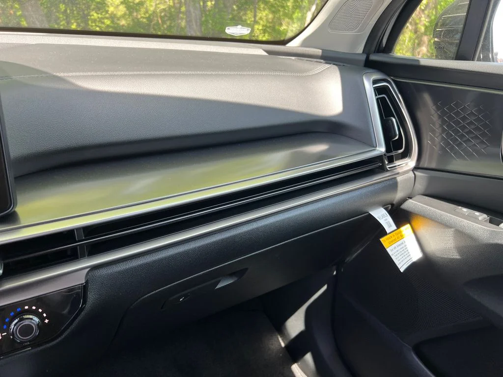 2025 Kia Sorento LX - Photo 28
