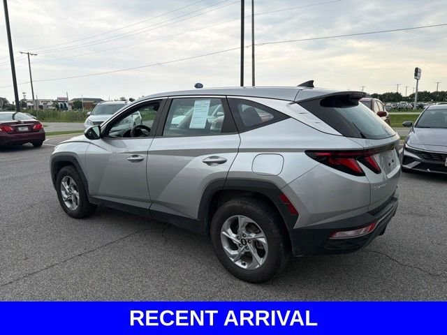 Used 2022 Silver Hyundai SE image 11