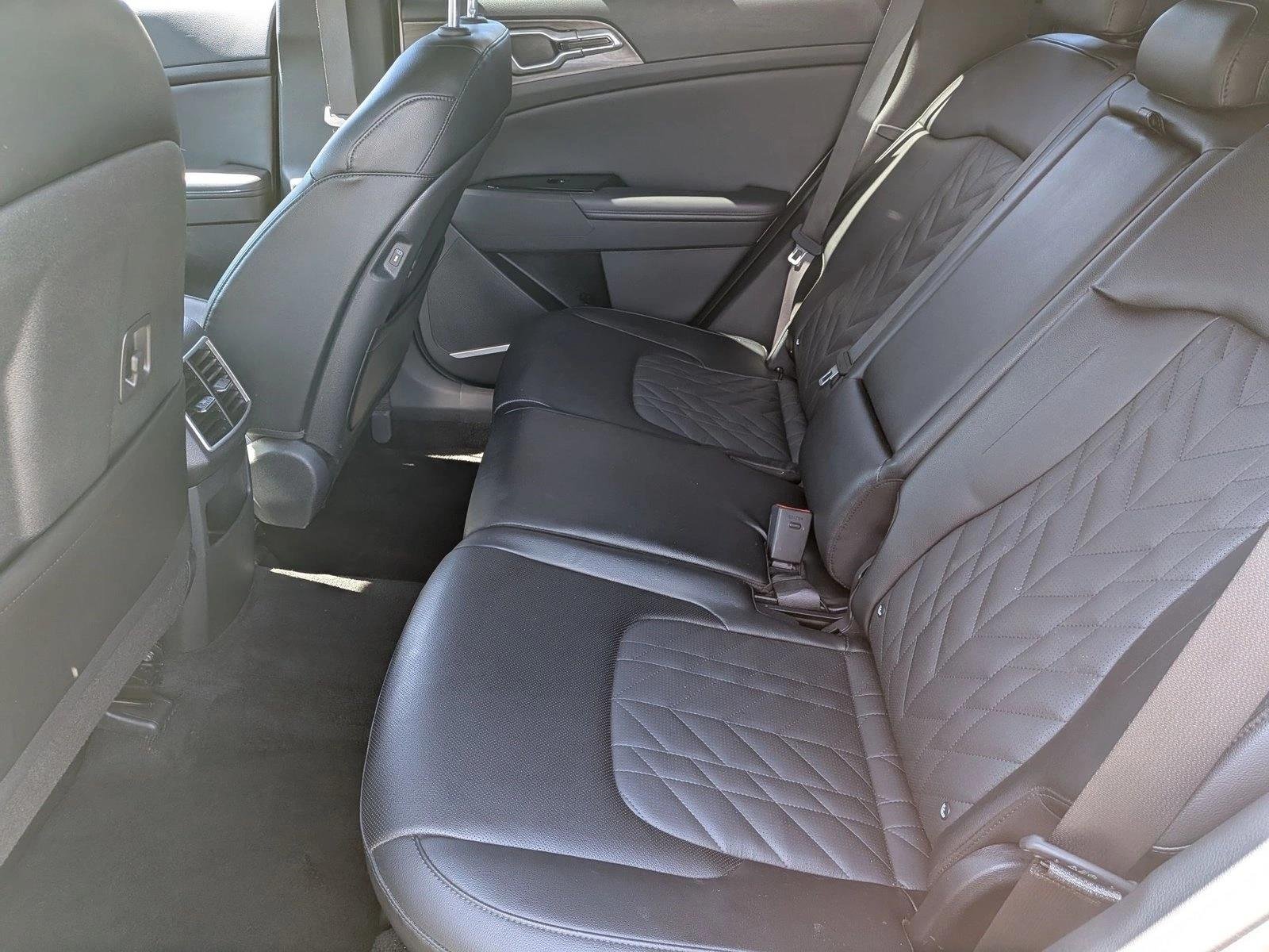 Used 2023 Glacial White Pearl Kia X-Line image 17