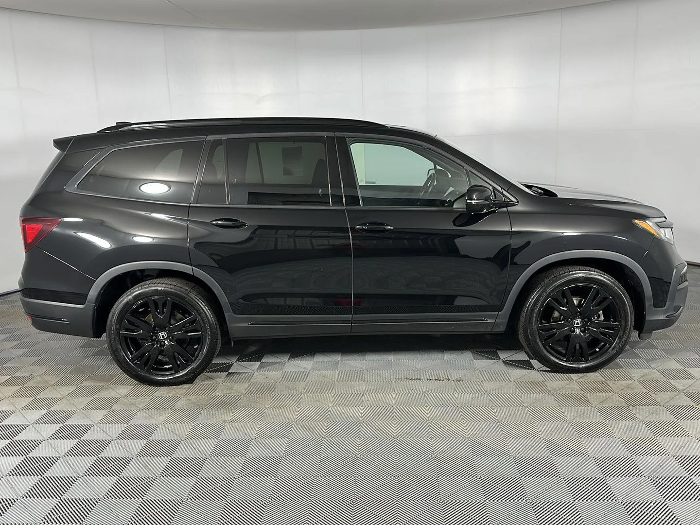 Used 2022 Crystal Black Pearl Honda Black Edition image 31
