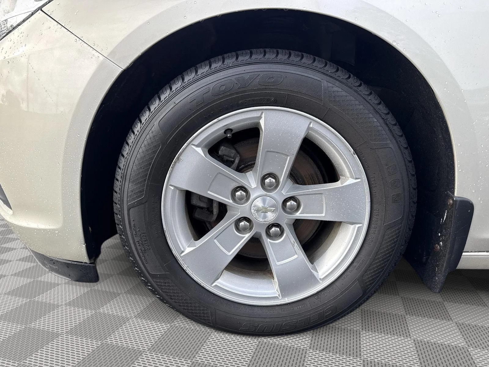 Used 2014 Champagne Silver Metallic Chevrolet LS image 17