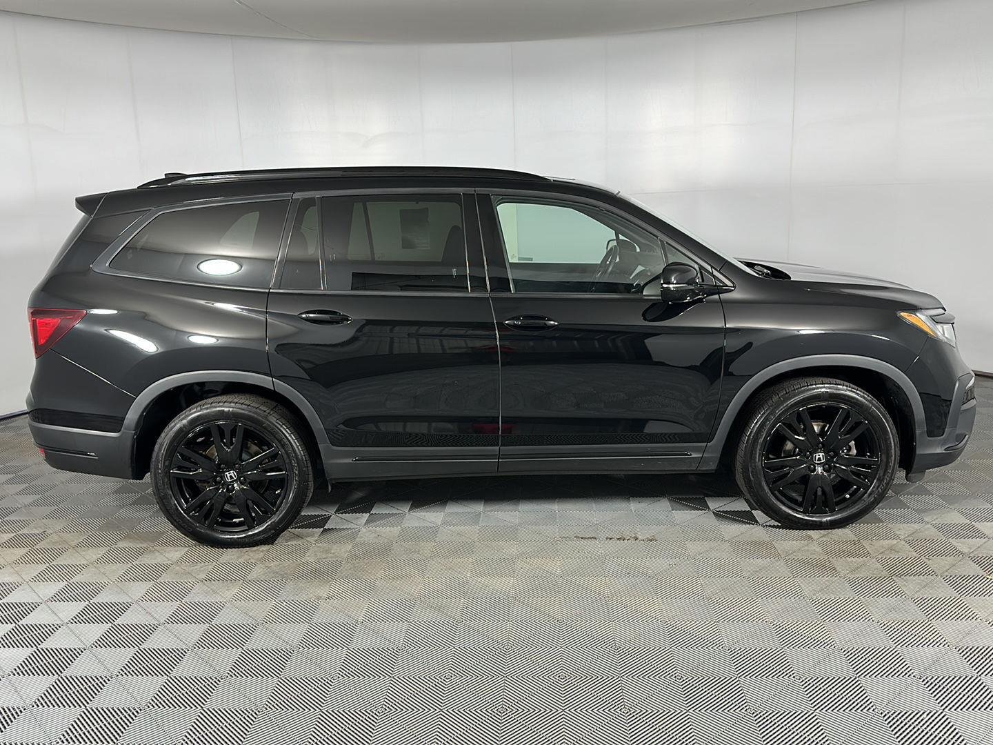 Used 2022 Crystal Black Pearl Honda Black Edition image 31