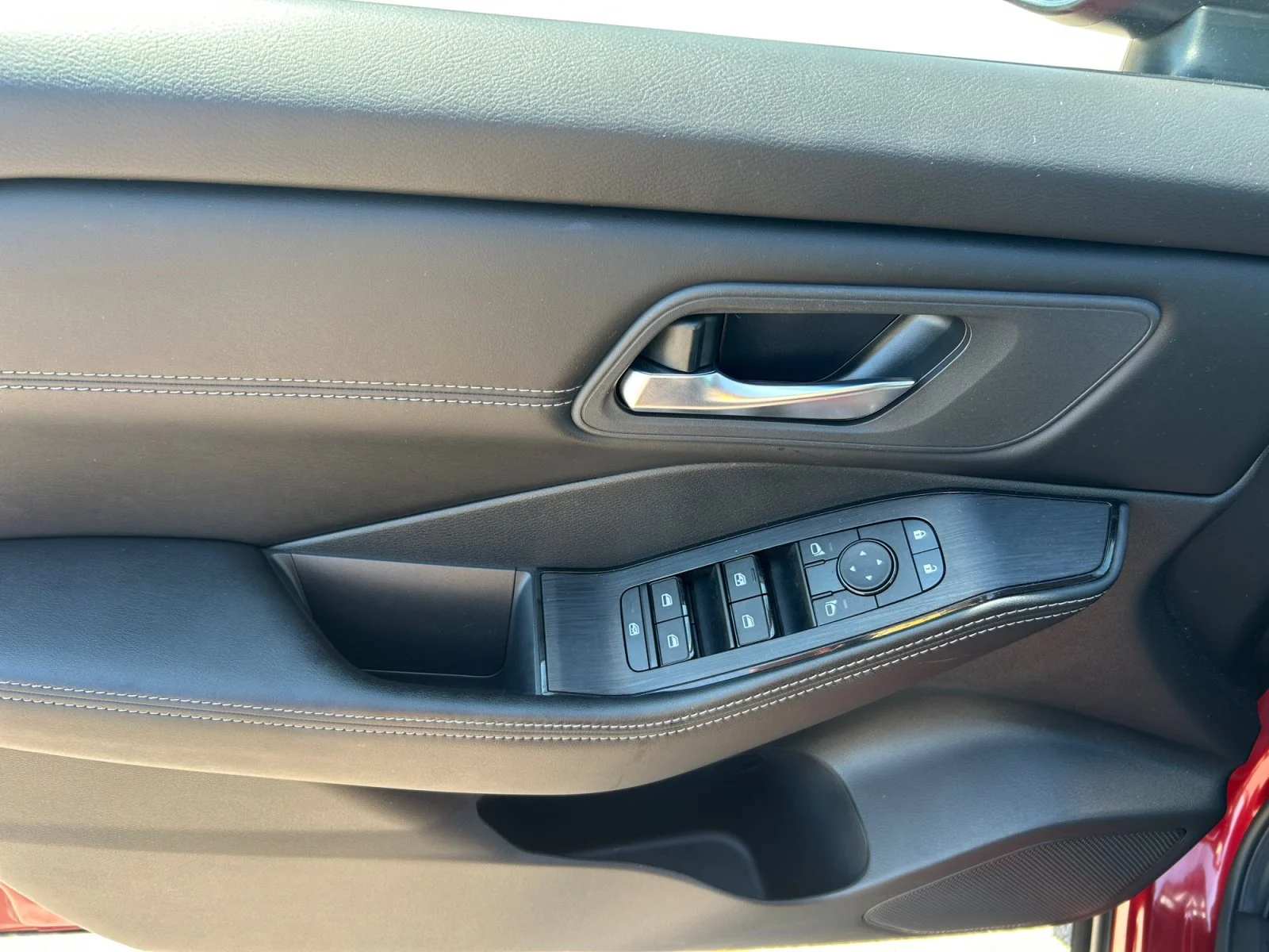 Used 2024 RED METALLIC Nissan SV Moonroof AWD image 17