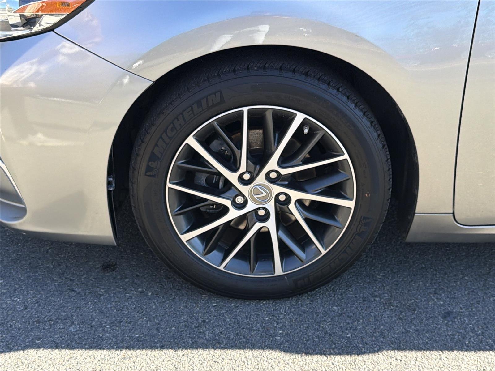Used 2018  LEXUS  image 37