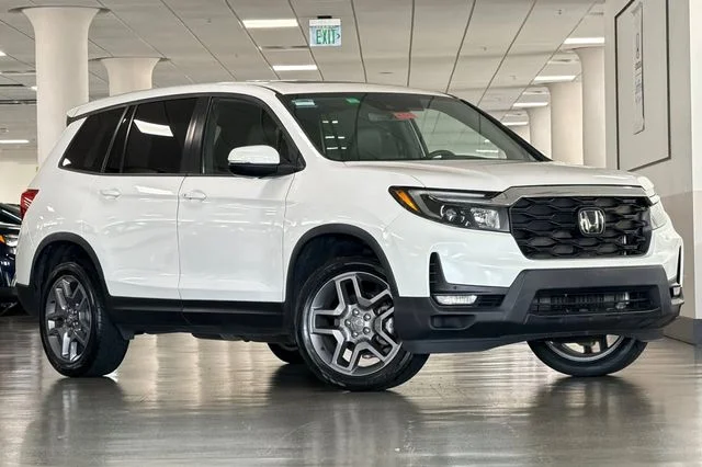 Certified Used 2023 Platinum White Pearl Honda EX-L image 2