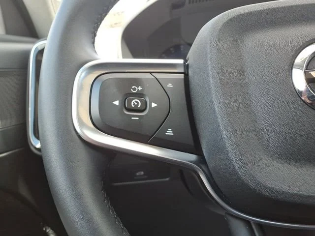 2025 Volvo XC40 Plus - Photo 24