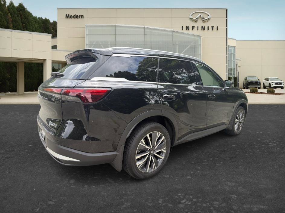 New 2027 Mineral Black INFINITI LUXE image 5