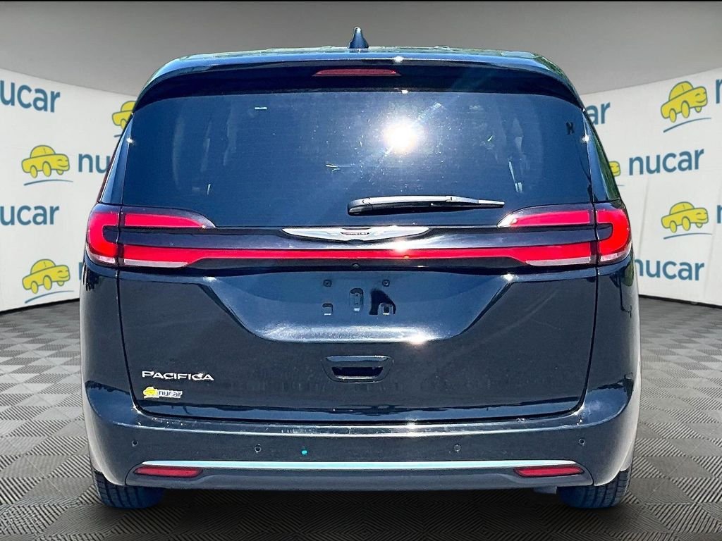 Used 2024 Black Chrysler Touring L image 5