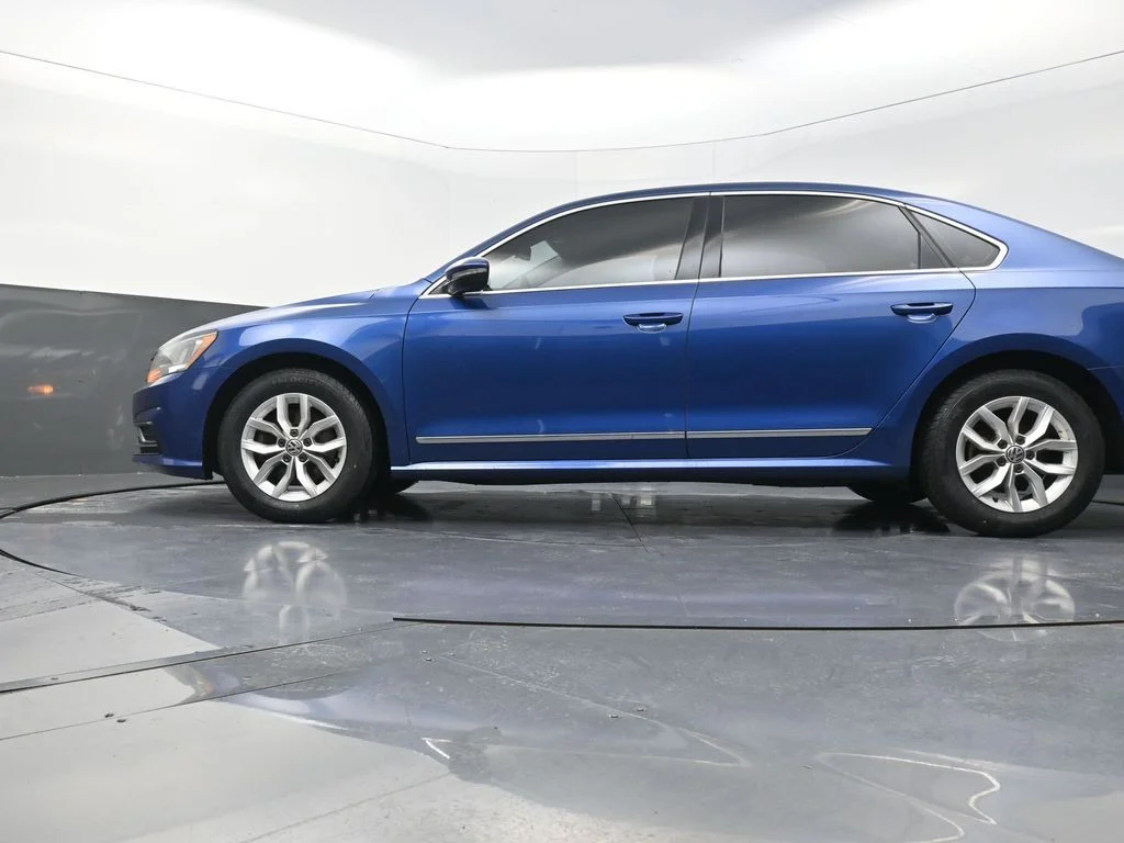 Used 2017 Blue Volkswagen 1.8T S image 26