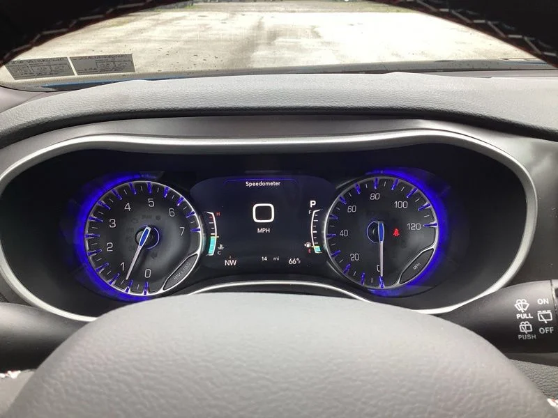 New 2027 Hydro Blue Pearl-Coat Exterior Paint Chrysler Select image 35