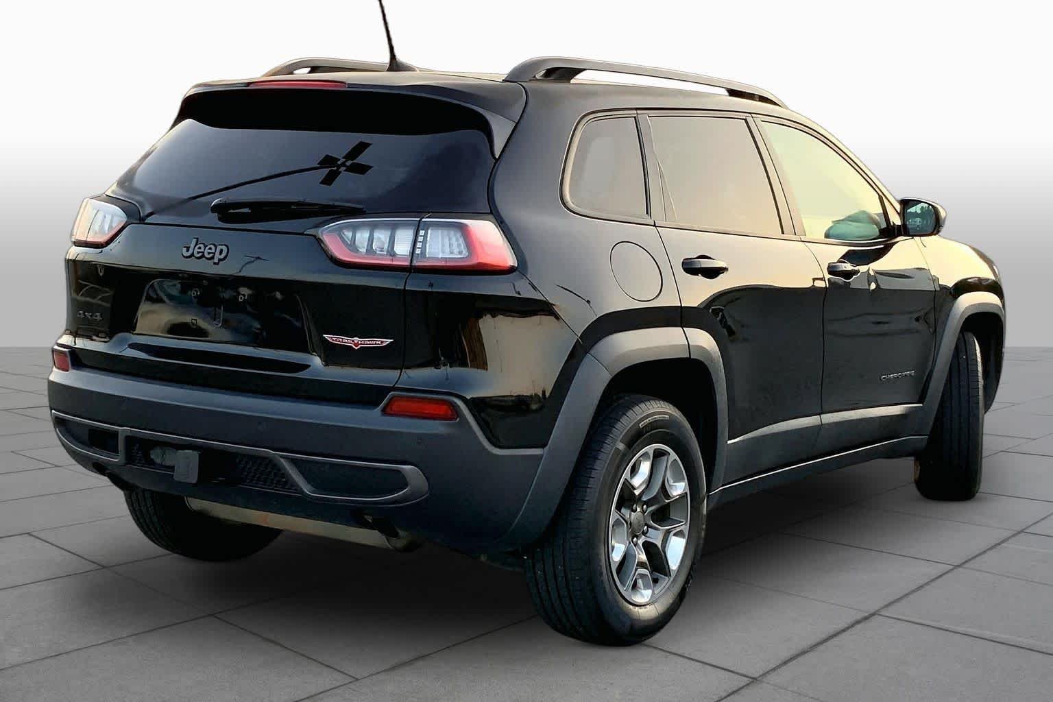 Used 2019 Diamond Black Crystal Pearlcoat Jeep Trailhawk image 12