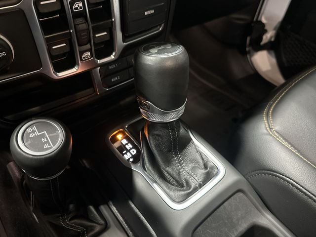 Used 2025 White Jeep Sahara image 27
