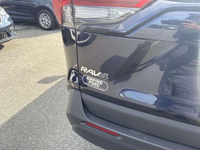 Used 2025  Toyota XLE image 5