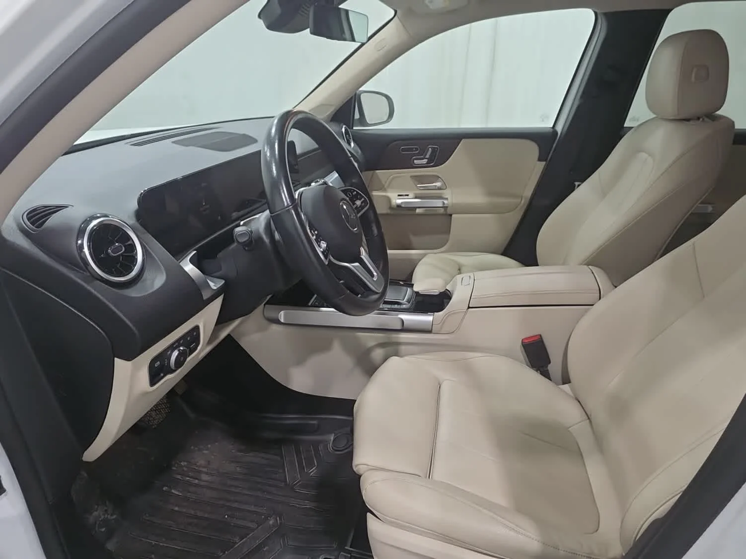 Used 2022 White Mercedes-Benz 4MATIC® image 12