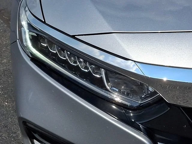 Used 2018 Silver Honda EX-L image 10