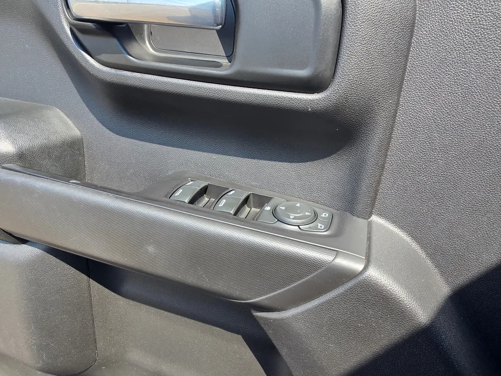 Used 2019 Northsky Blue Metallic Chevrolet Custom image 18