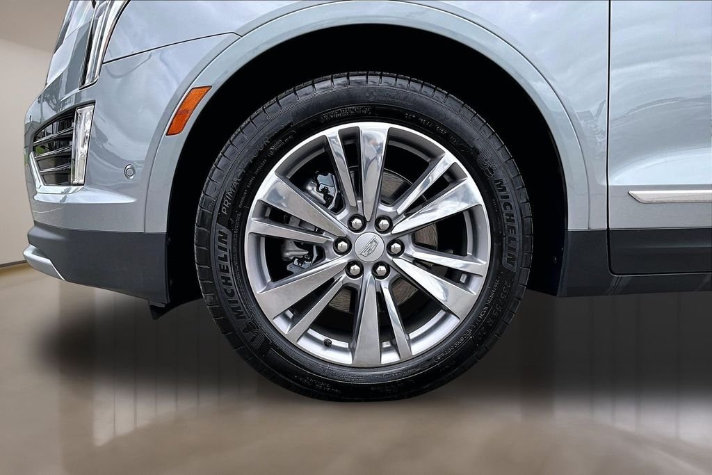 Used 2025 Silver Cadillac Premium Luxury image 8