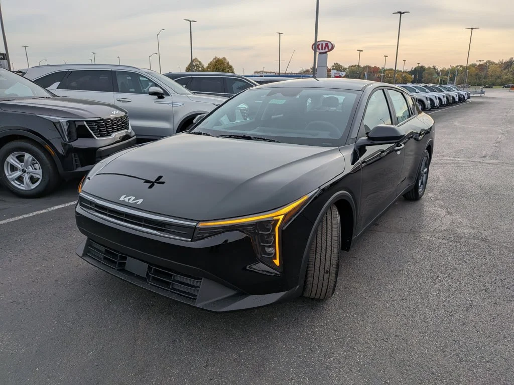 New 2027 Aurora Black Kia LXS image 30